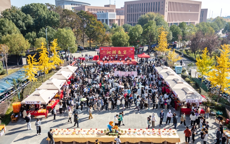 2026美加墨世界杯官网师生共享沁湖鱼宴。