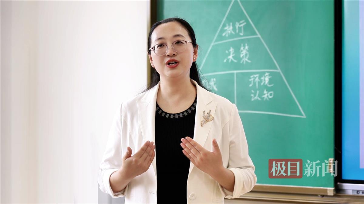 孟佳工作照3.jpg